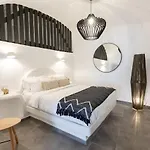 Doukas Caldera Villa
