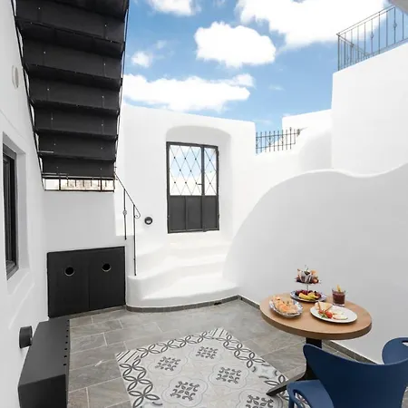 Doukas Caldera Βίλα Φηρά