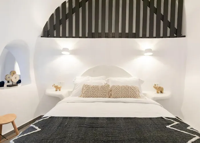 Villa Doukas Caldera Fira (Santorini)