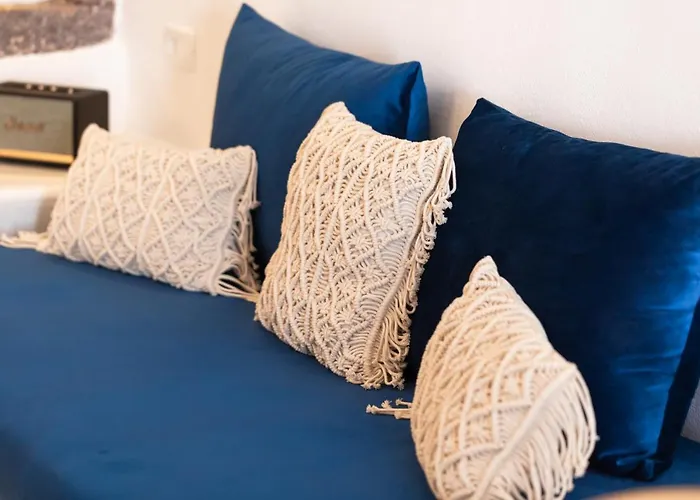 Doukas Caldera Willa *