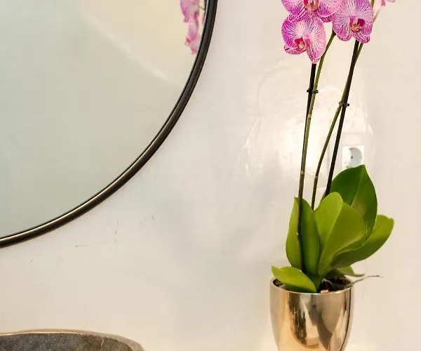 Doukas Caldera Willa