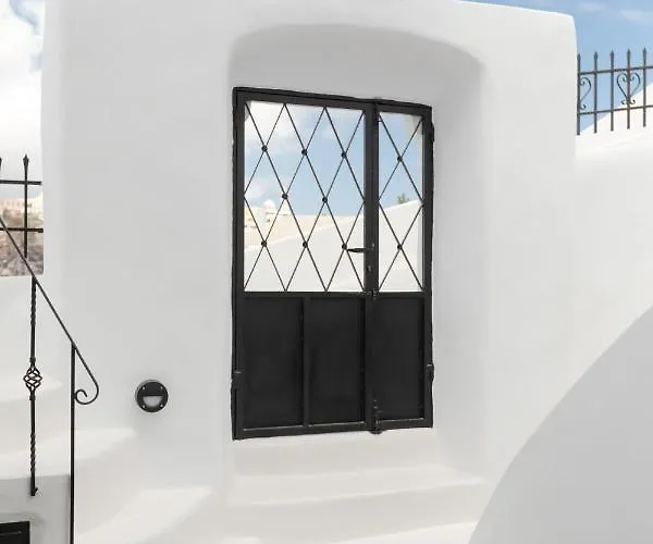 Doukas Caldera Villa *