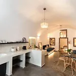Doukas Caldera Villa Fira (Santorini)